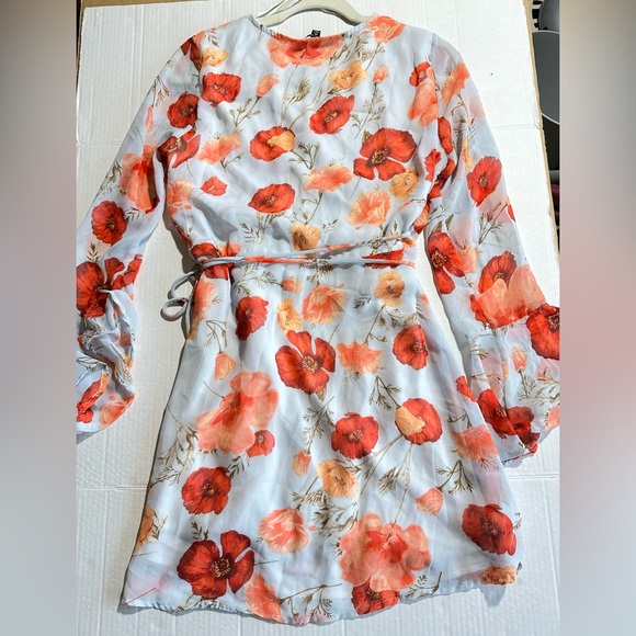 Lulu’s Petal of Honor Light Blue Red Floral Print Wrap Mini Dress Size M - Picture 8 of 9